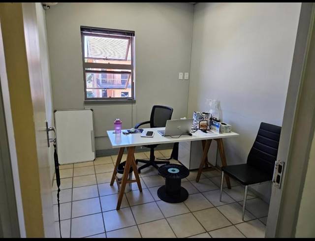 OFFICE FOR SALE IN SILVER LAKES